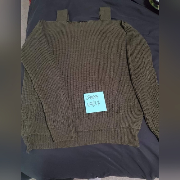 Green off shoulder sweater - Picture 1 of 1